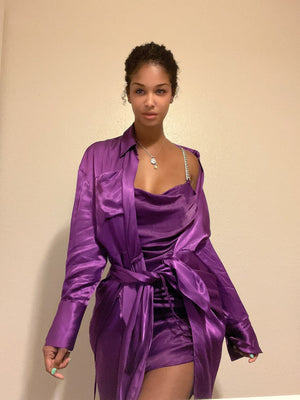 Vestido de satén con tirantes de diamantes “Purple Reign”